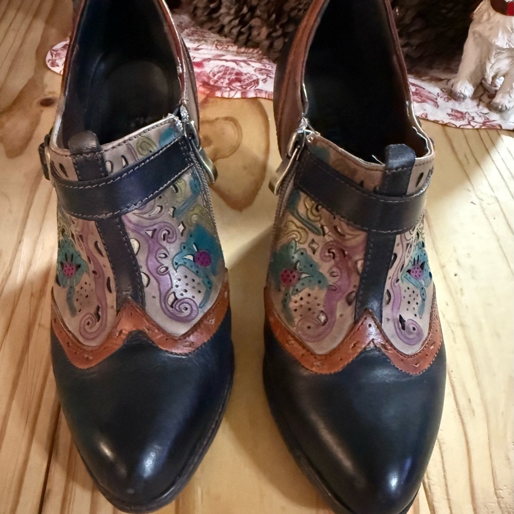 Elegant Multicolor Leather Women's Shoes - Picture 15 of 16